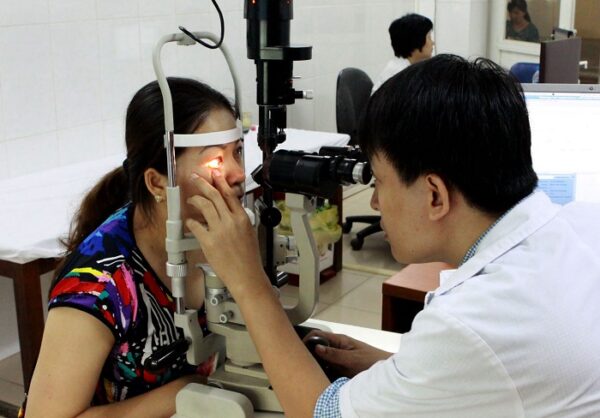 chi phí mổ mắt có sử dụng bảo hiểm