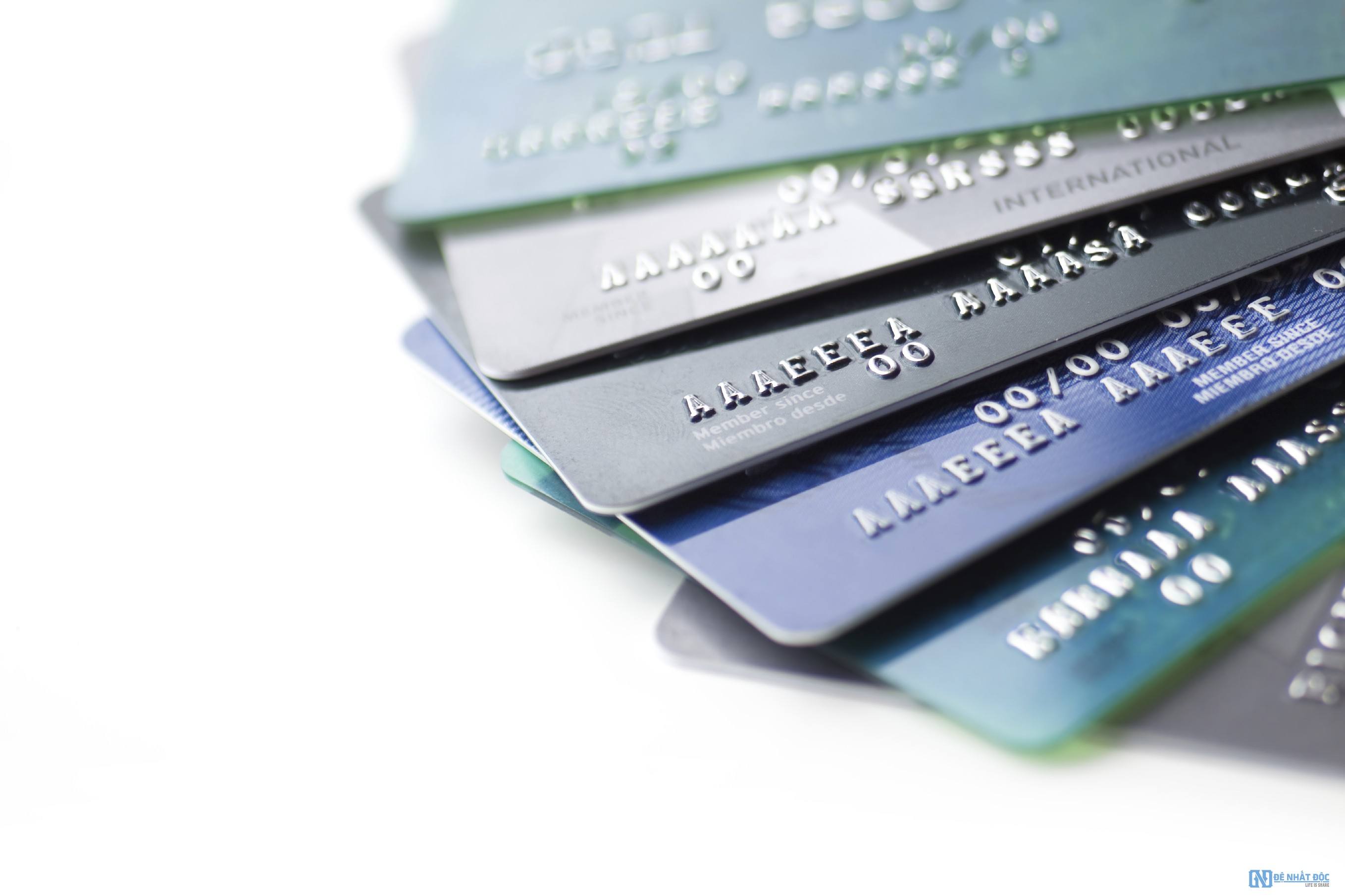 Bạn muốn mua sắm dễ dàng hơn và tiết kiệm hơn? Thẻ ngân hàng của chúng tôi đem lại cho bạn sự tiện lợi và ưu đãi hấp dẫn. Hãy bấm vào ảnh liên quan để tìm hiểu và đăng ký thẻ ngay hôm nay.
