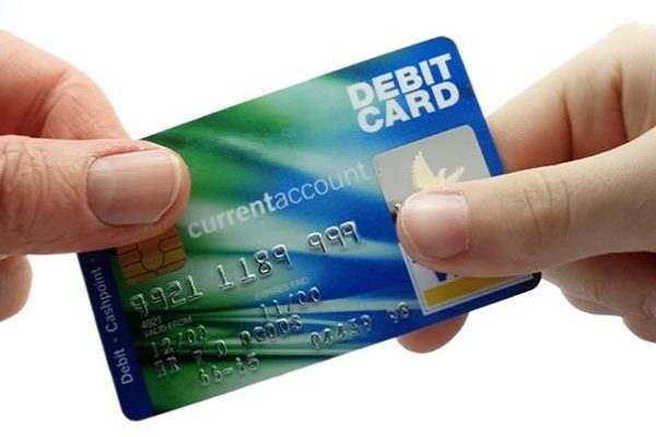 thẻ ghi nợ là gì