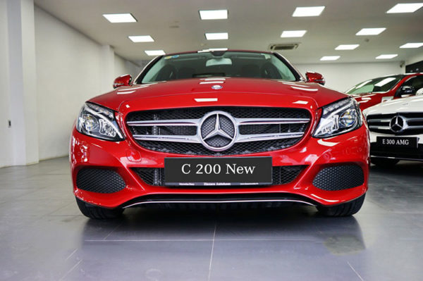 Dàn nội thất tiện nghi bên trong mẫu xe Mercedes C300  Bảng Giá Mercedes   Chi tiết giá các dòng xe MercedesBenz Vietnam